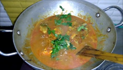 add vinegar and coriander leaves to fish curry