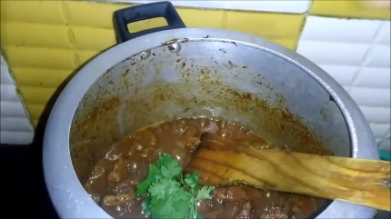 Add fresh Coriander leaves in mutton curry